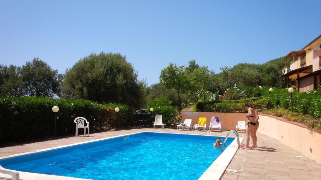 Apartamento A.I.R. Badesi Borgo Di Mare Exterior foto